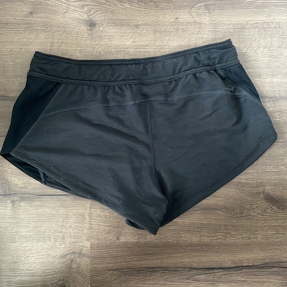 Under Armour Grey Short Lounge Shorts - Picture 2 of 3